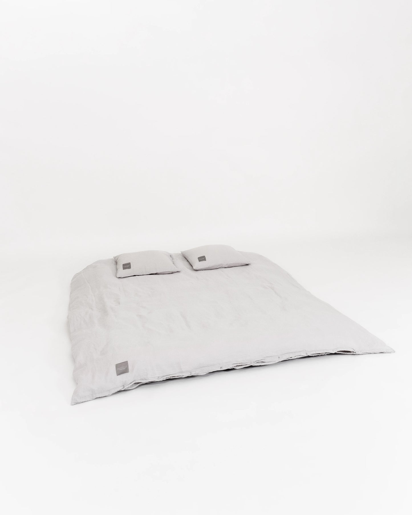Gråa-linnesängkläder-produktbild-chimi-home-örngott-Japandi-Collection