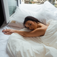 Vita-sängkläder-produktbild-chimi-home-örngott-modell-adelaide-svensson