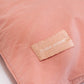 peach-sängkläder-produktbild-chimi-home-örngott-närbild-logga-rainbow-collection